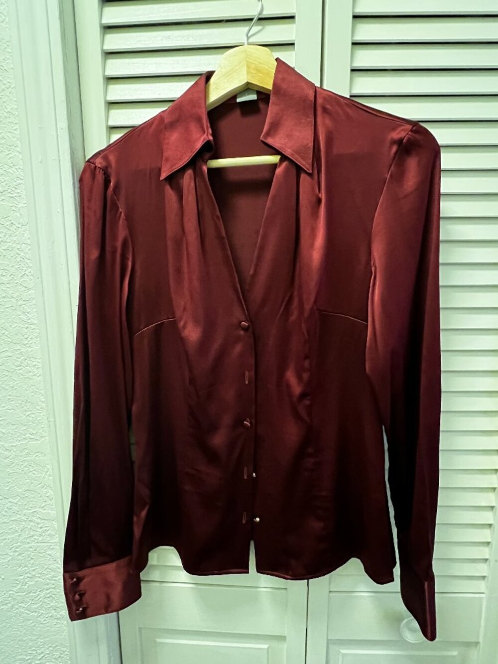 Ann Taylor 100% Silk Burgundy Satin Button Down Blouse Size 2